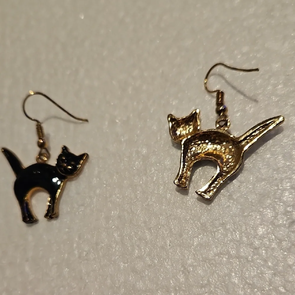 Black Cat Earrings - Picture 3 of 4
